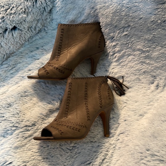 Torrid B Tau Woven Peep Toe heel Size 9M - Picture 2 of 11